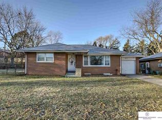 611 Windsor Dr, Lincoln, NE 68528