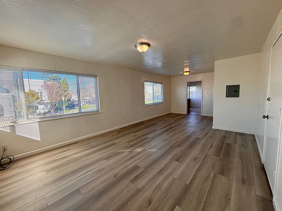 1st image of 8632 Macarthur Blvd
