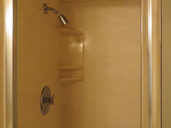 4th image of 1423 NW Highland Dr