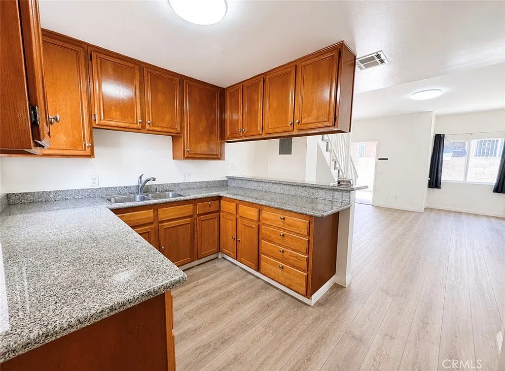 2 bed, 1.5 bath, 1400 sqft, $2,695 — Photo 2