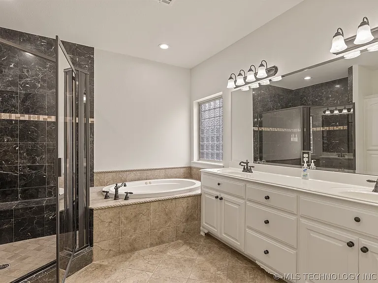 4902 S 165th East Ave — Photo 31