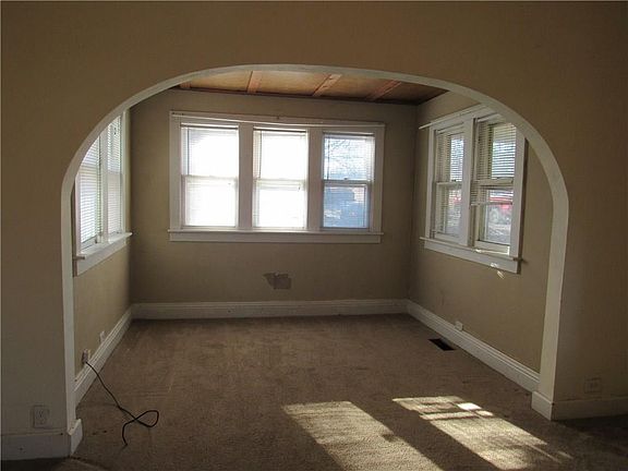 5th image of 519 E Green St