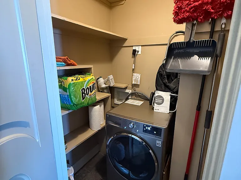 600 E 8th St #4D — Photo 12