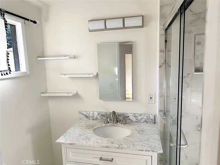 6539 Blucher Ave — Photo 17