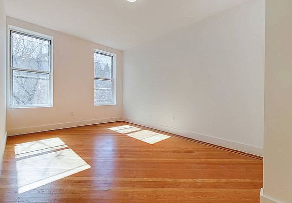 5th image of 336 Cornelia St #3