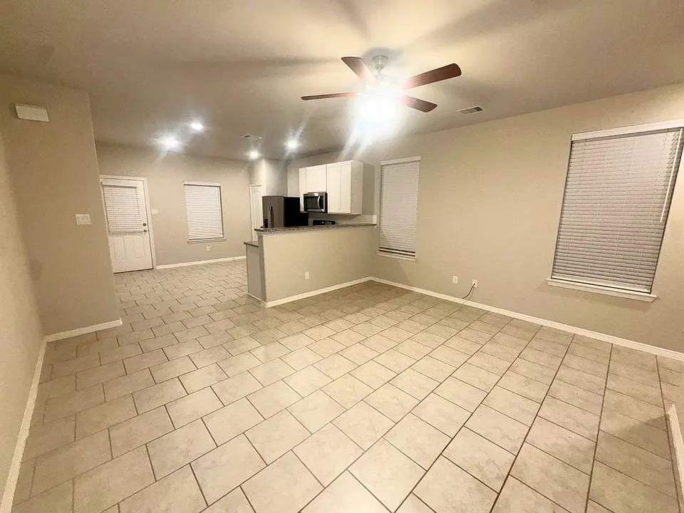 25734 Boxwood Hedge Ln