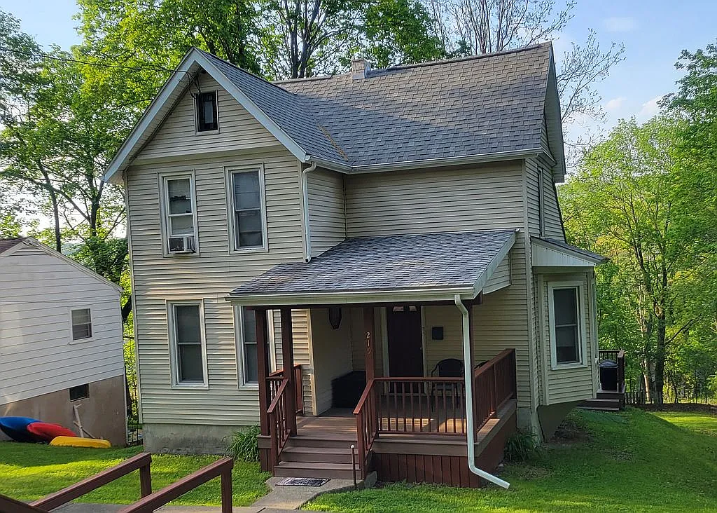 219 E 4th St photo 1