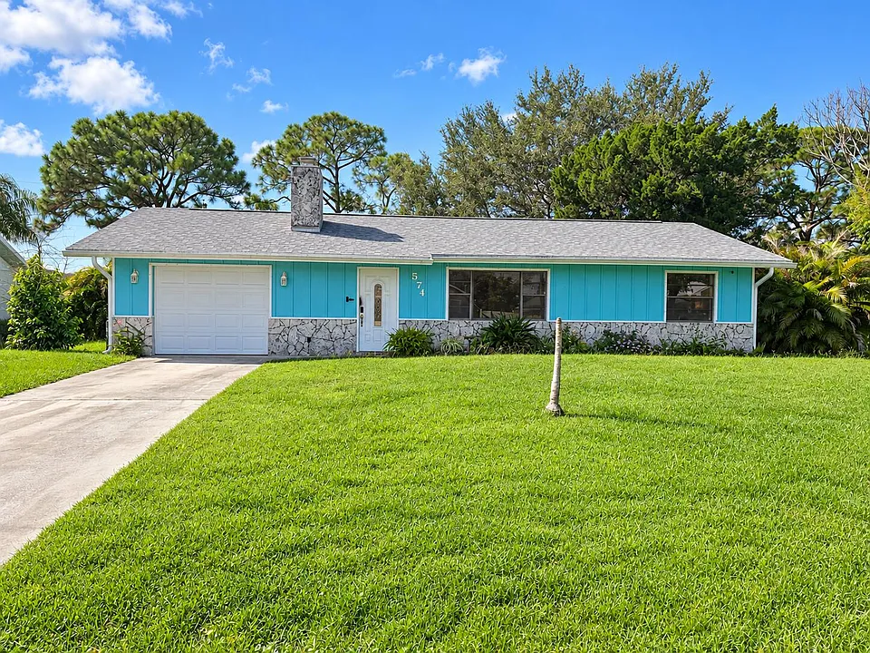 574 SW Duval Ave