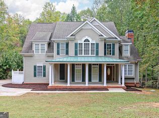 175 Shoreline Cir, Newnan, GA