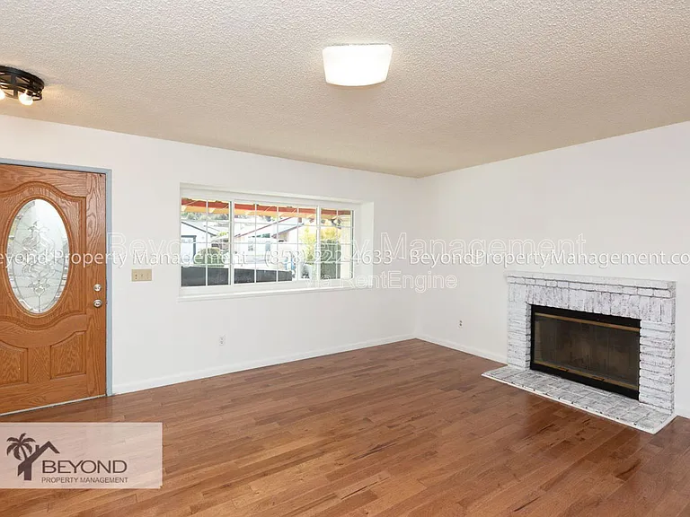 904 Harbison Pl — Photo 3