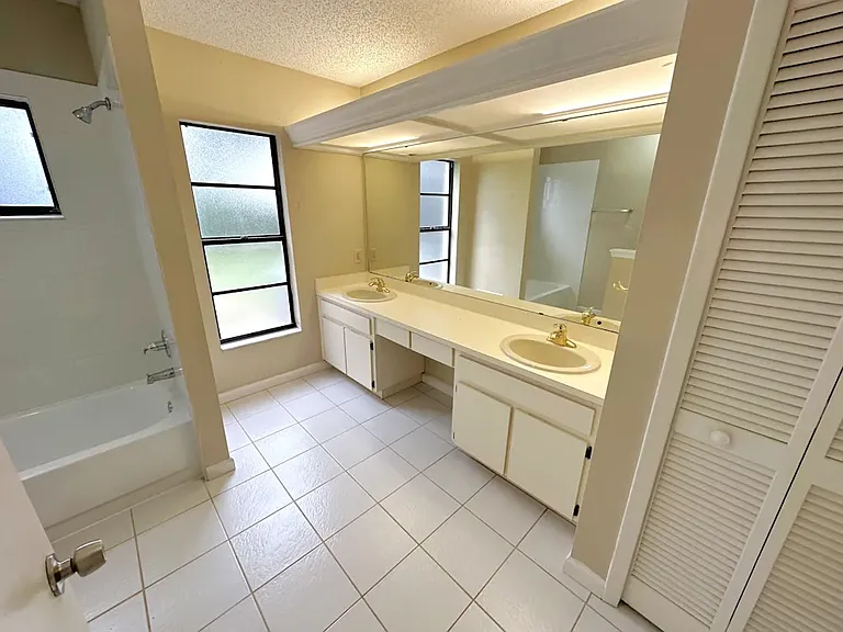 1341 Shell Flower Dr — Photo 5