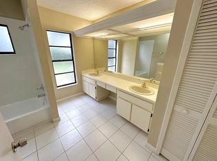 843 Clay Dr, Akron, OH 44311