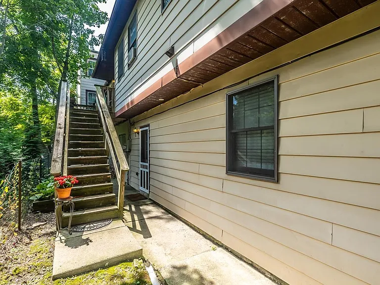131 E Washington St #2 — Photo 2