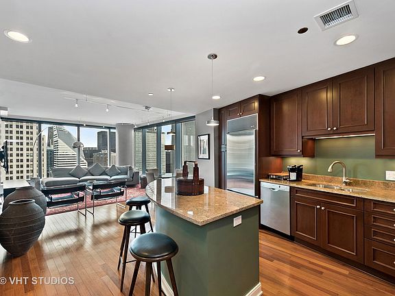 4th image of 60 E Monroe St Unit 3507