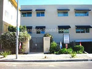 2nd image of 808 Westmount Dr APT 1