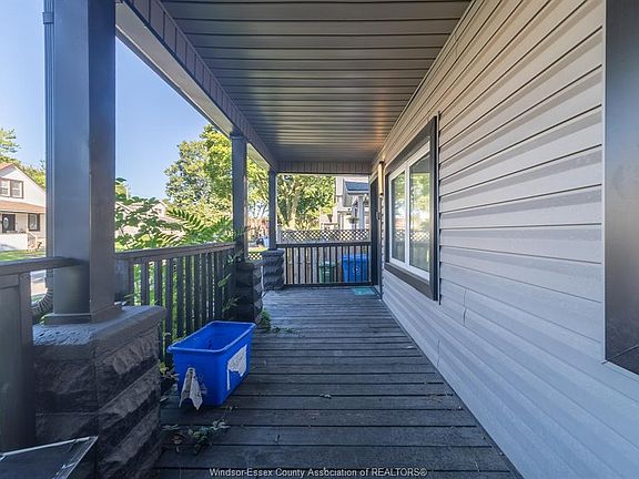 5th image of 1354 McKay Ave