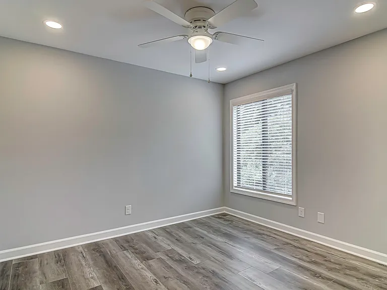 1518 Benjamin Pkwy #D — Photo 25