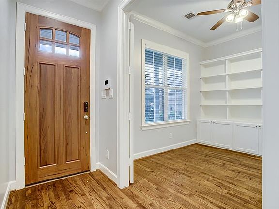 3rd image of 1115 Du Barry Ln