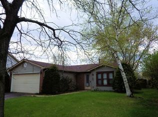 1075 Dover Ln, Aurora, IL 60504