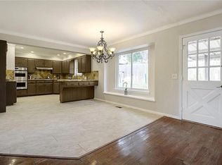 11111 Bristol Ct, Yukon, OK 73099