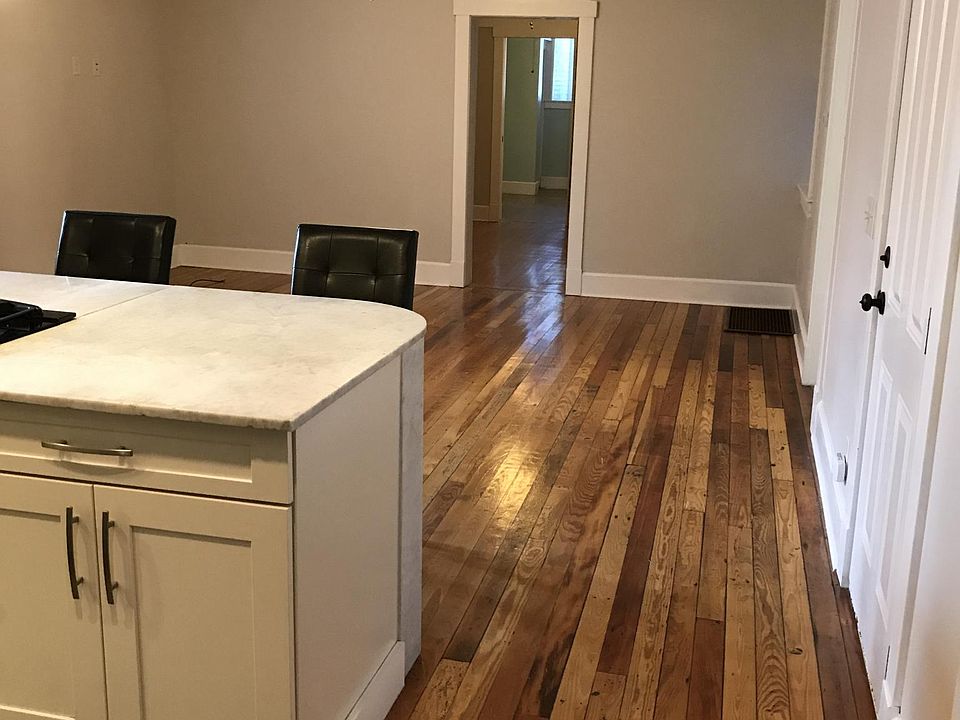Large living space between bedrooms.