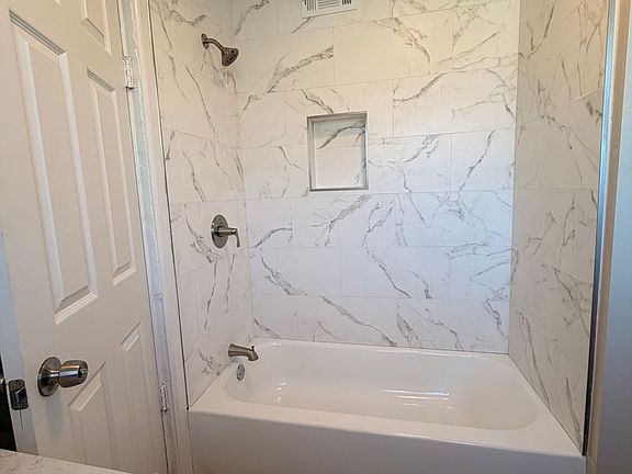 5th image of 3212 Chester Ln #A