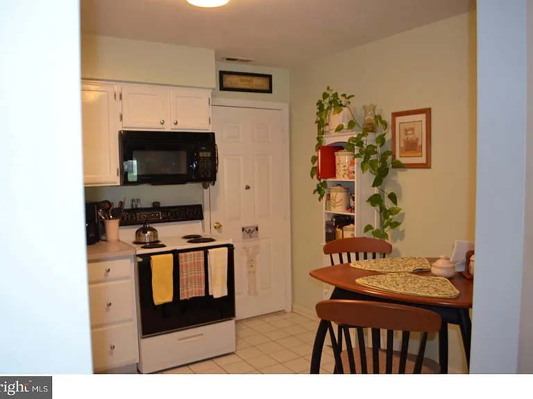 302 Doral Dr — Photo 9