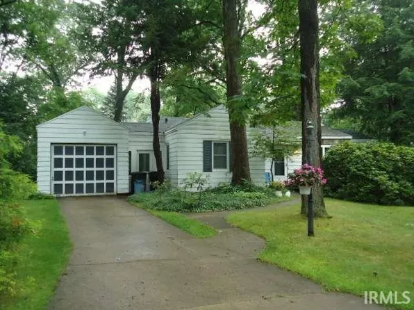 1606 Dorwood Dr, South Bend, IN 46617