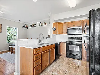 3 bed, 2.5 bath, 2421 sqft, $2,500 — Photo 4