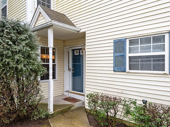 2nd image of 1506 Dorset Dr