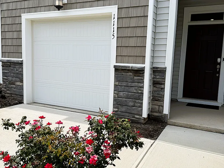 1115 Aberleigh Ln — Photo 2