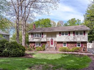 19 Kentwood Rd, Succasunna, NJ 07876