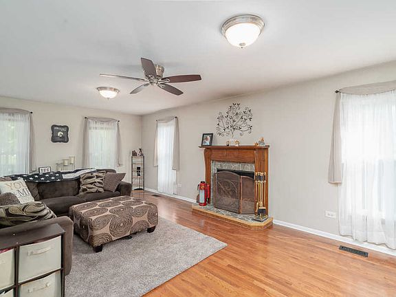 4th image of 413 Mooney Dr