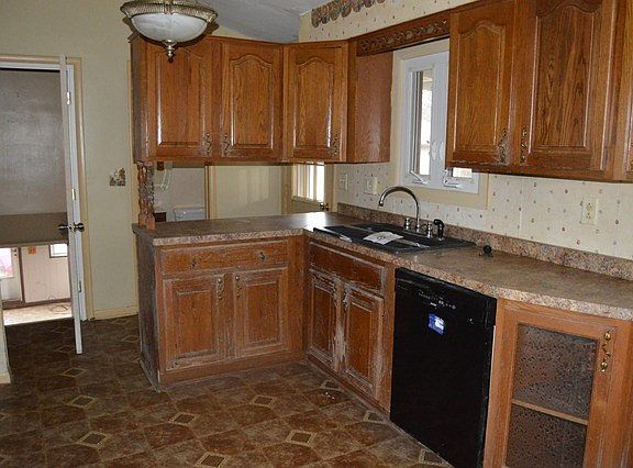 3rd image of 1306 Theresa Ln