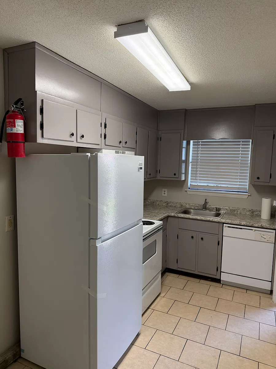 Kitchen - 2813 31st Ave N