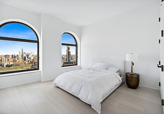 4th image of 130 William St APT 47B