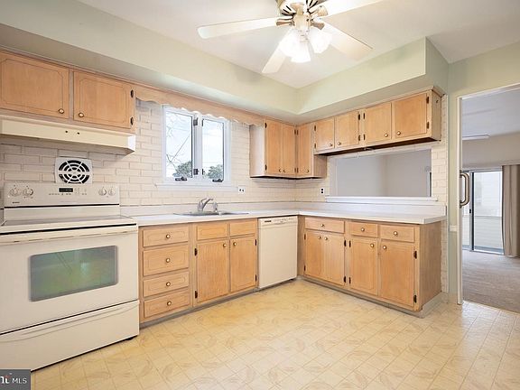 3rd image of 2313 Empire Dr