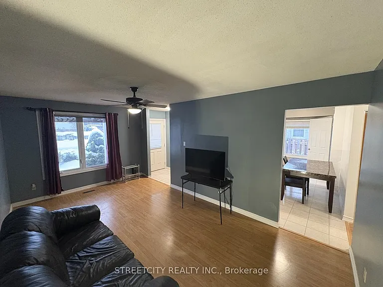 34 Glenroy Rd — Photo 3