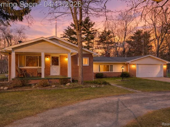 2237 Cromie Dr, Warren, MI 48092