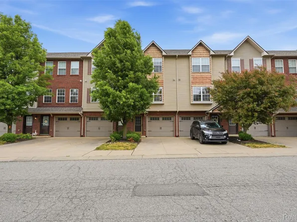 2138 Knotty Pine Trl, Howell, MI 48855