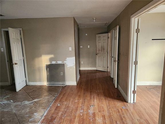 3rd image of 5305 Wingate Dr