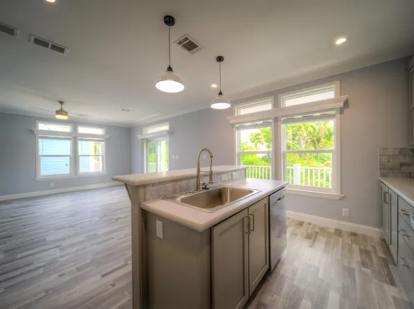 19590 Mayan St, Sugarloaf Key, FL 33042
