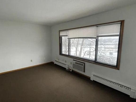 2nd image of 905 Westminster St