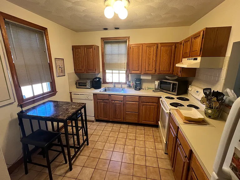 1050 Chestnut St #1 — Photo 5