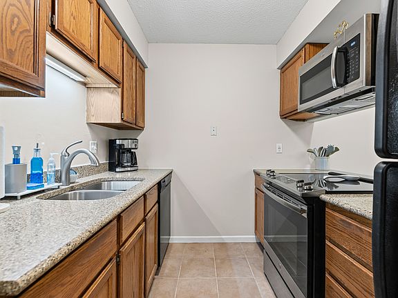 5th image of 104 E Green Meadows Rd