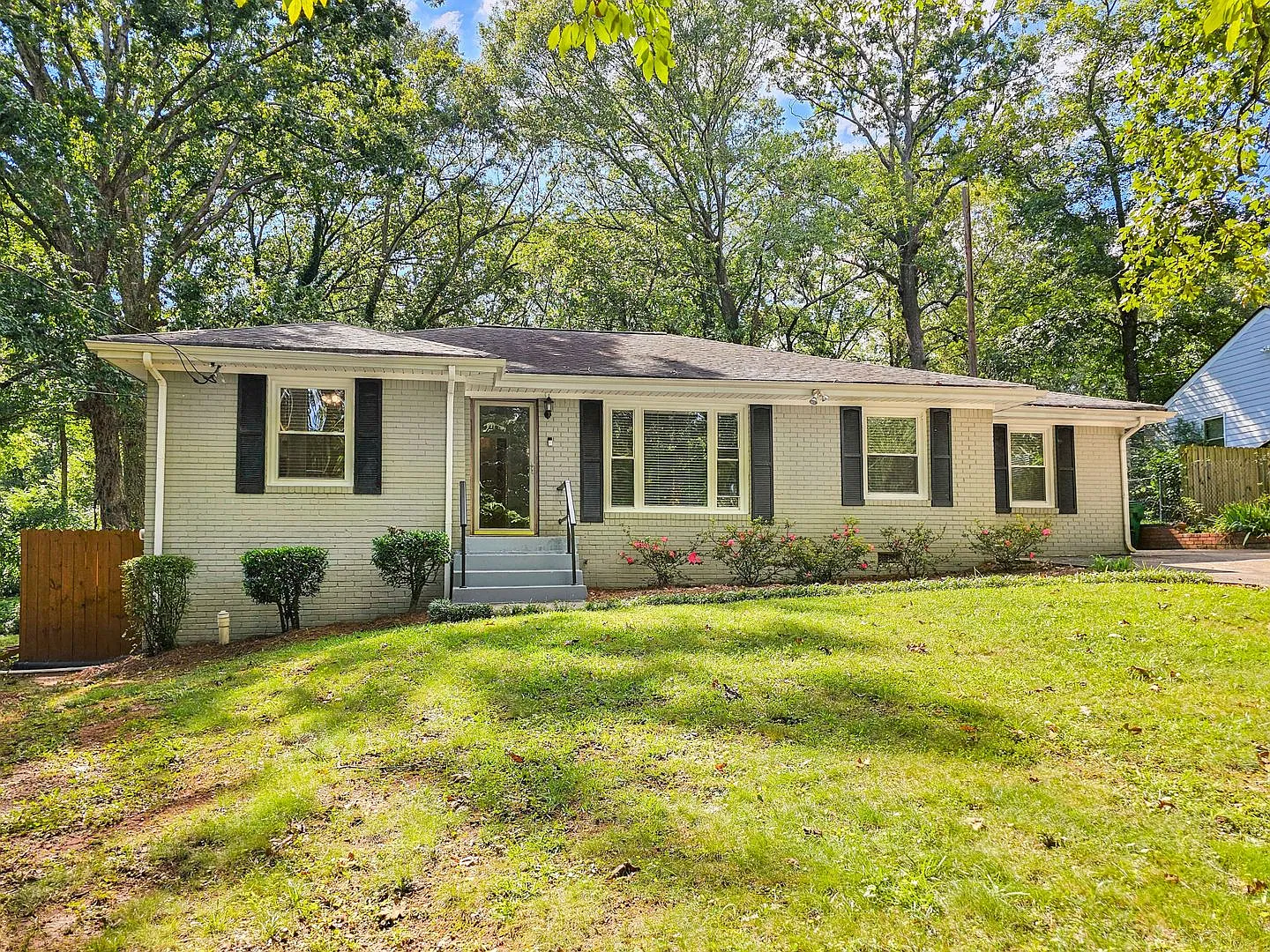 Coming Soon Beautifully Updated 3-Bedroom Ranch In Decatur — Photo 3