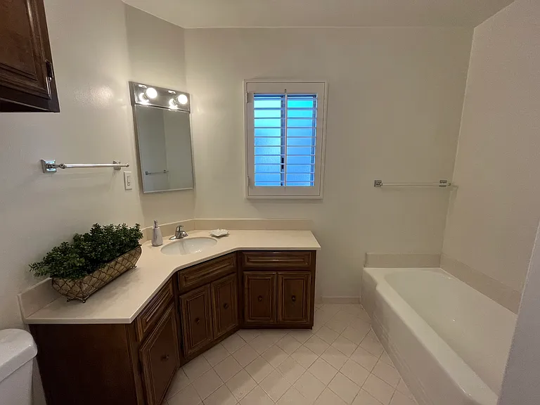 13836 Cohasset St — Photo 13
