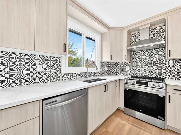 856 E Rundlecairn Way NE, Calgary, AB T1Y 2R7