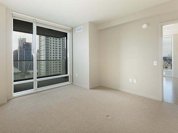5th image of 425 1st St Unit 2307