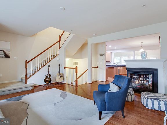 2nd image of 915 Hall Station Dr